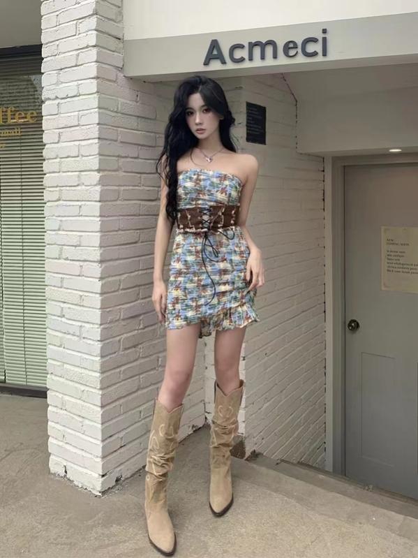 辣妹裙子出街日记，分享时尚穿搭心得